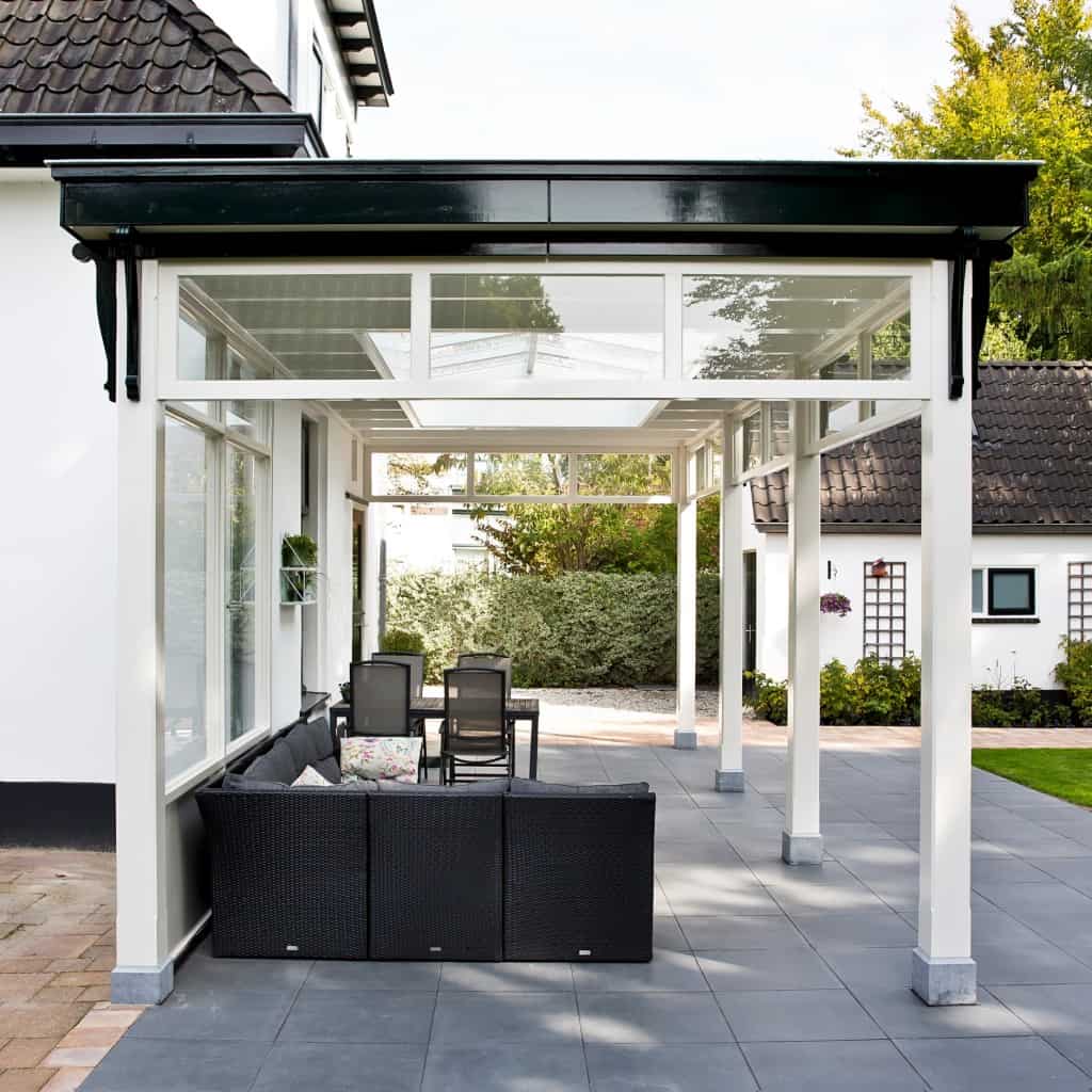 Klassieke uitvoering aan villa uit jaar 1885 3 Klassieke veranda villa uit het jaar 1885
