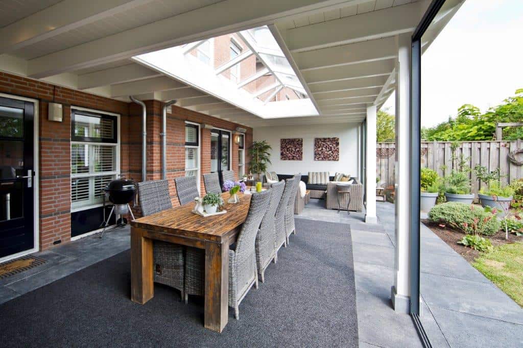 Nostalgische veranda met schuifbeglazing 8 Terrasoverkapping hout